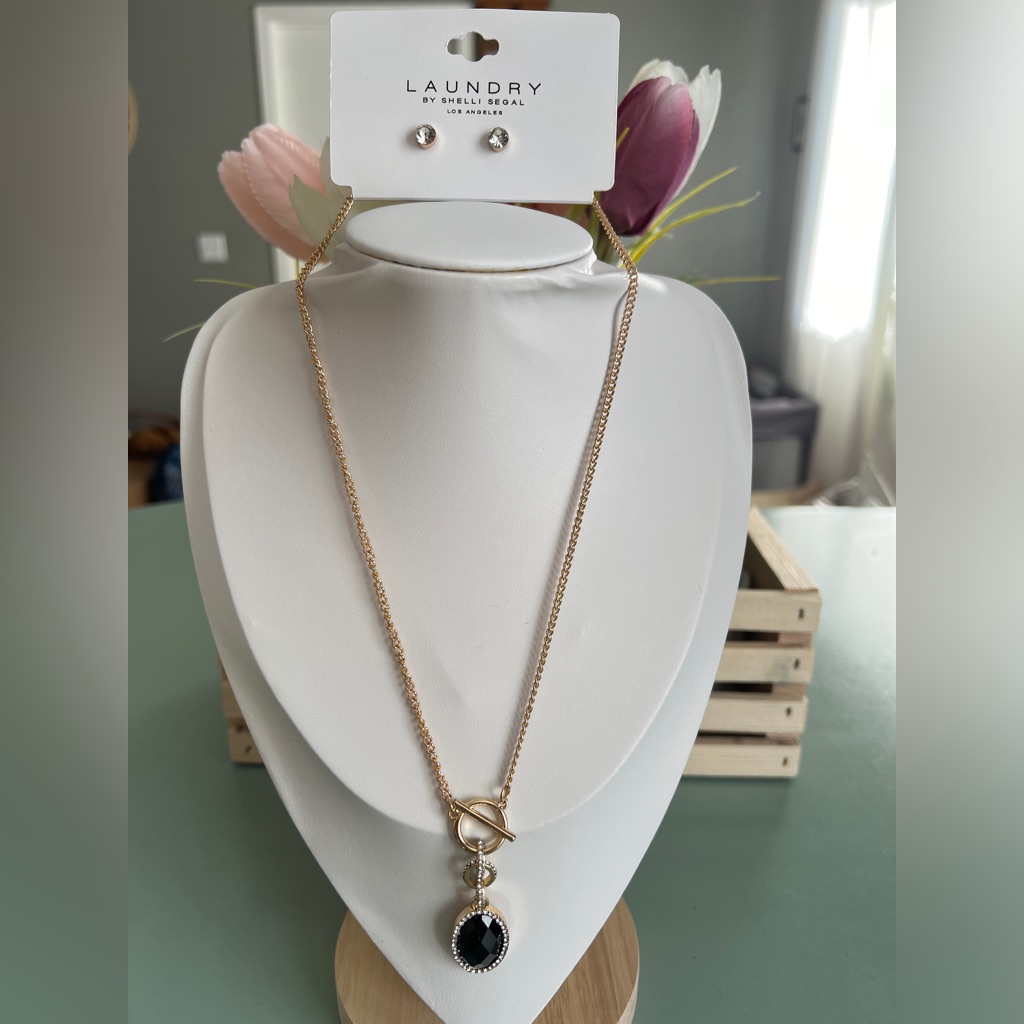 Laundry By Shelli Segal Earrings And Necklace Set 35$
